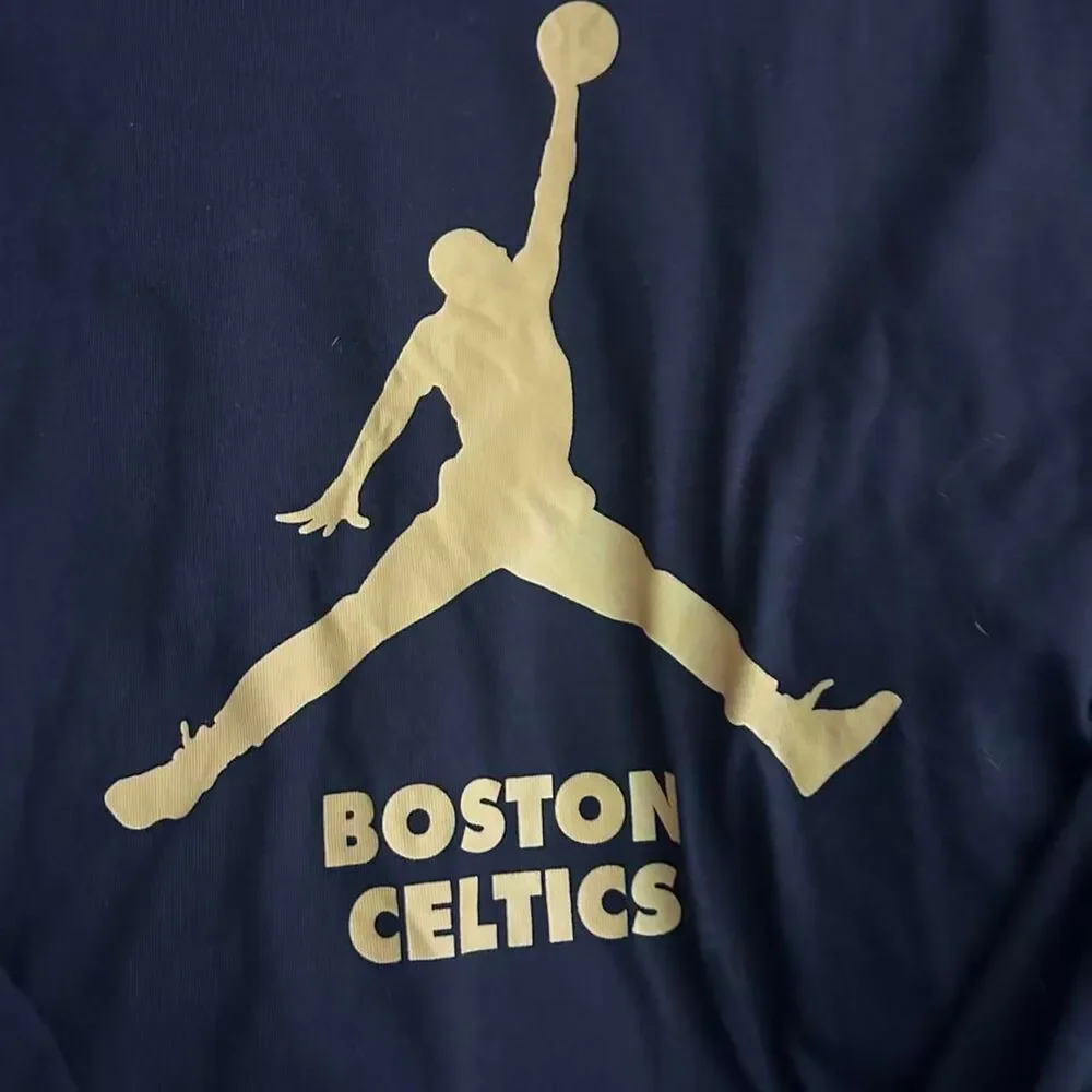 Jordan Men's Black and Navy Shirt
